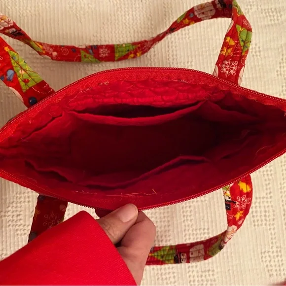 Festive Red and Green Handbag - Picture 7 of 10